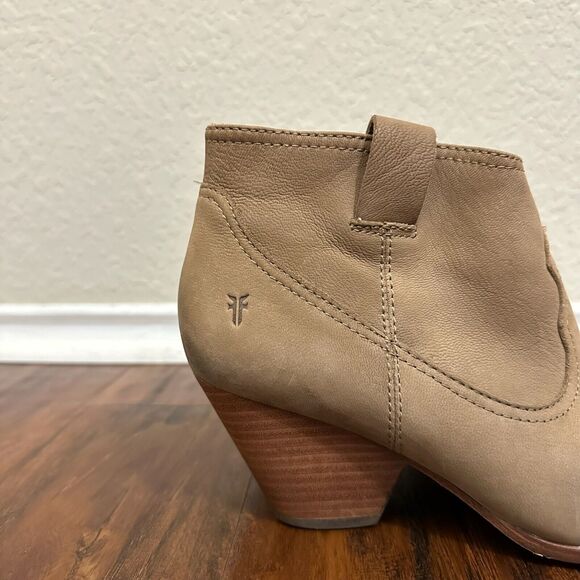 FRYE Reina Heeled Western Ankle Bootie in Ash Leather - Picture 2 of 13
